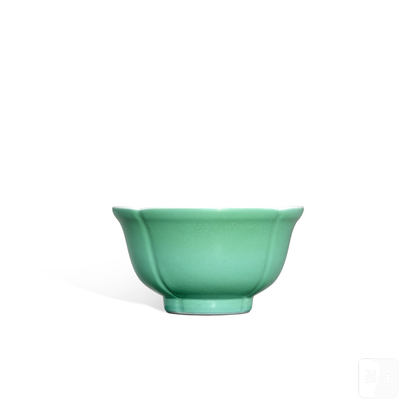 A turquoise-glazed lobbed bowl, Mark and period of Yongzheng | 清雍正 松石綠釉花口盌 《大清雍正年製》款